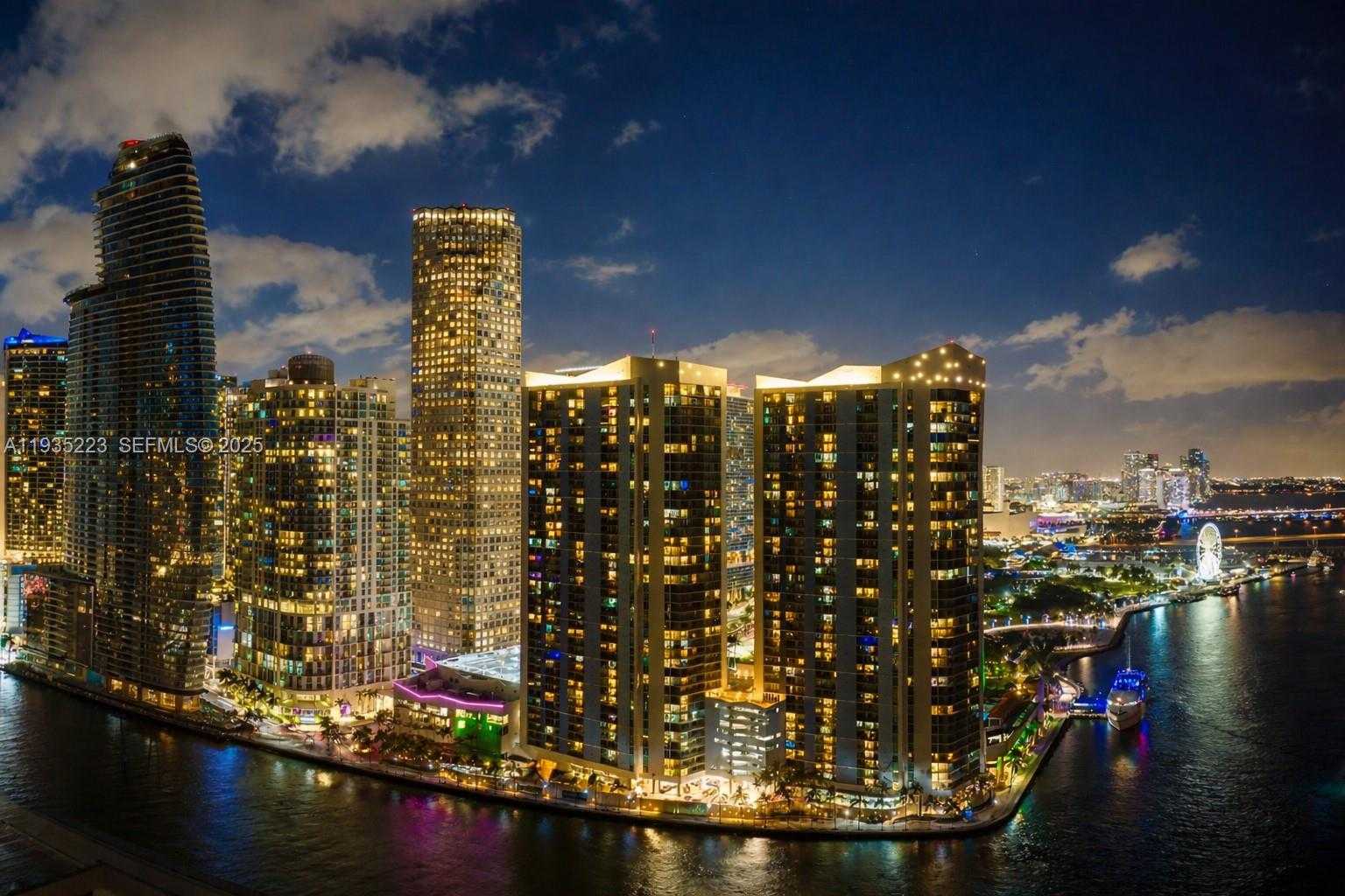 Small Image of 325 SOUTH BISCAYNE BLVD #14, Miami Number 15