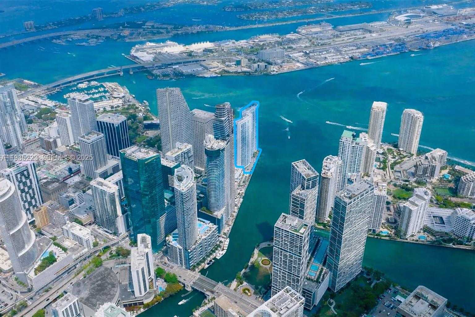 Small Image of 325 SOUTH BISCAYNE BLVD #14, Miami Number 16