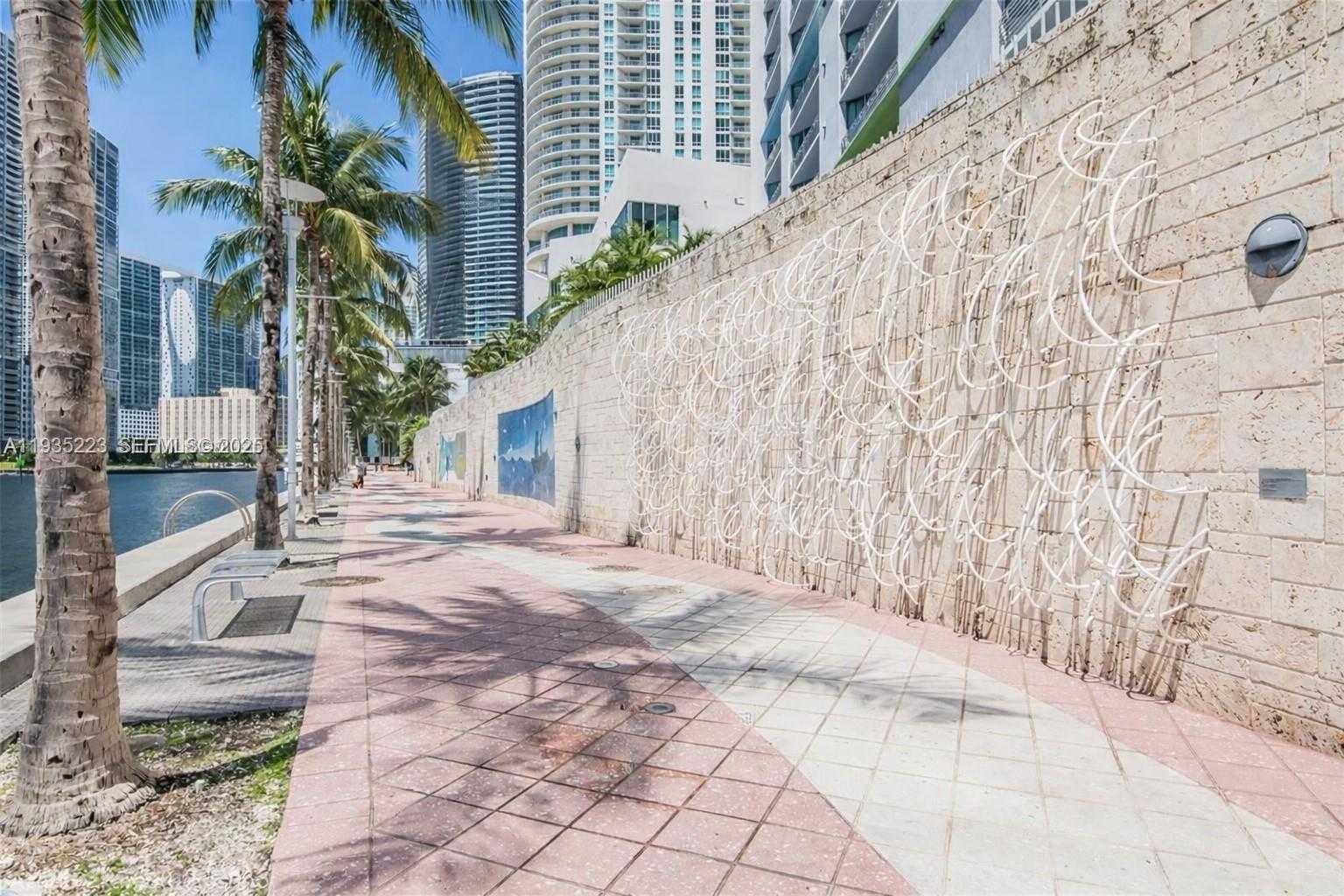 Small Image of 325 SOUTH BISCAYNE BLVD #14, Miami Number 4