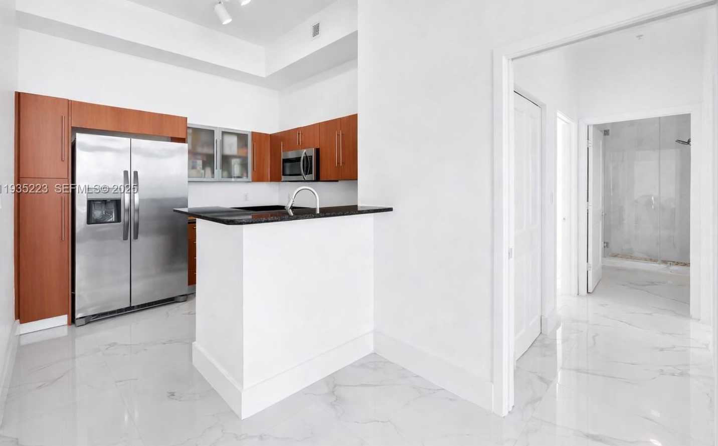 Small Image of 325 SOUTH BISCAYNE BLVD #14, Miami Number 6
