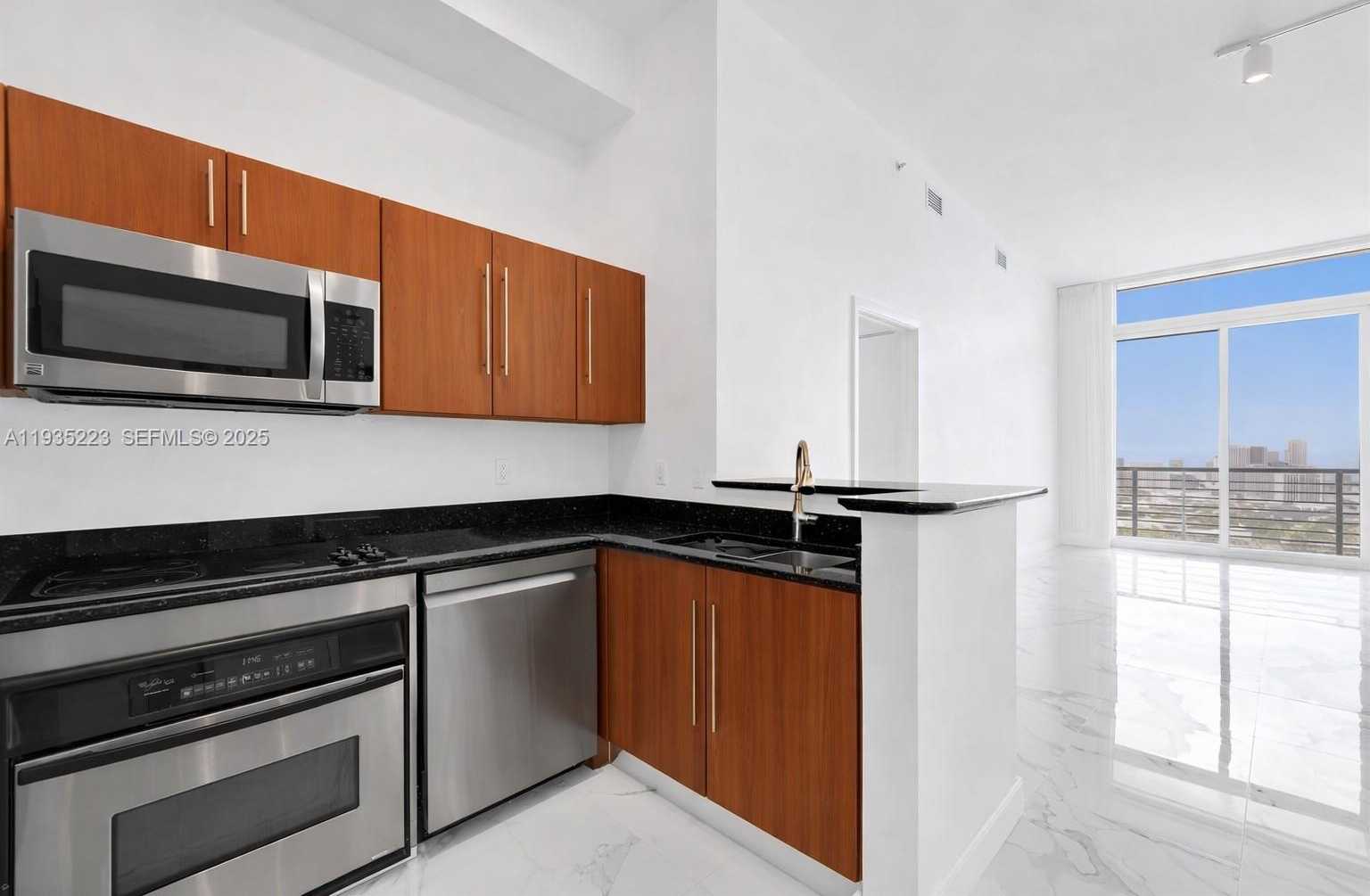 Small Image of 325 SOUTH BISCAYNE BLVD #14, Miami Number 7