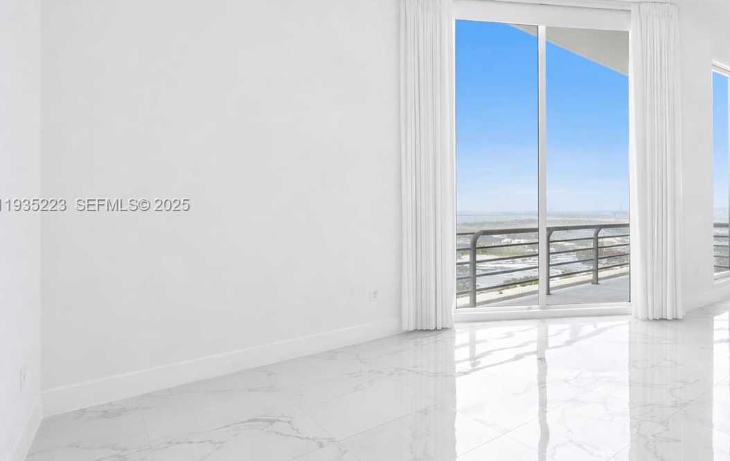 Small Image of 325 SOUTH BISCAYNE BLVD #14, Miami Number 8