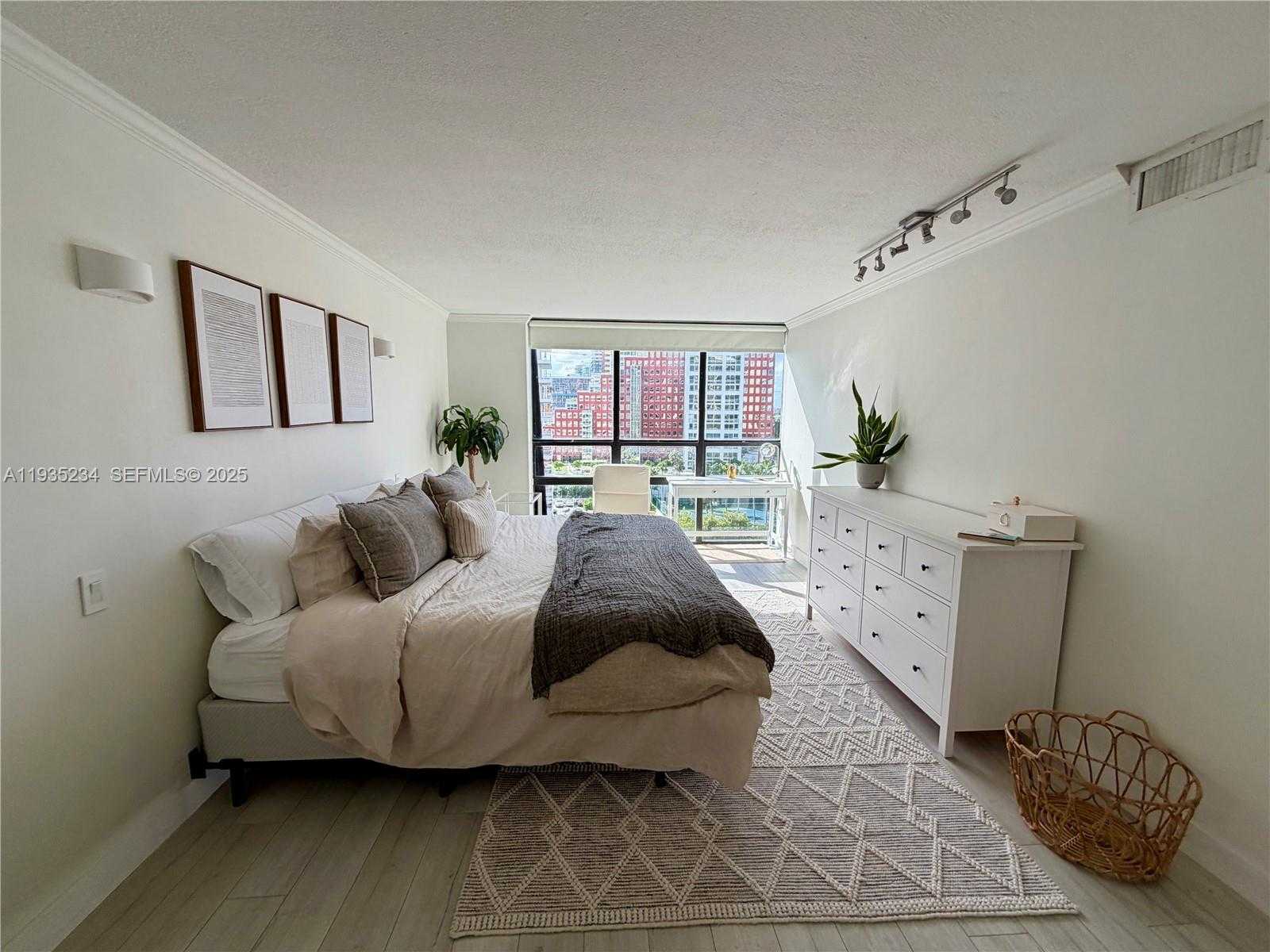 Small Image of 1450 BRICKELL BAY DR #907, Miami Number 14