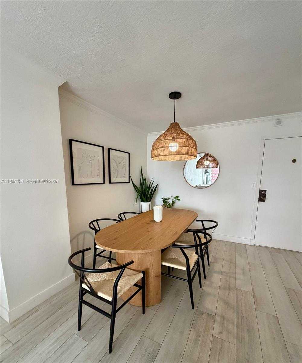 Small Image of 1450 BRICKELL BAY DR #907, Miami Number 18