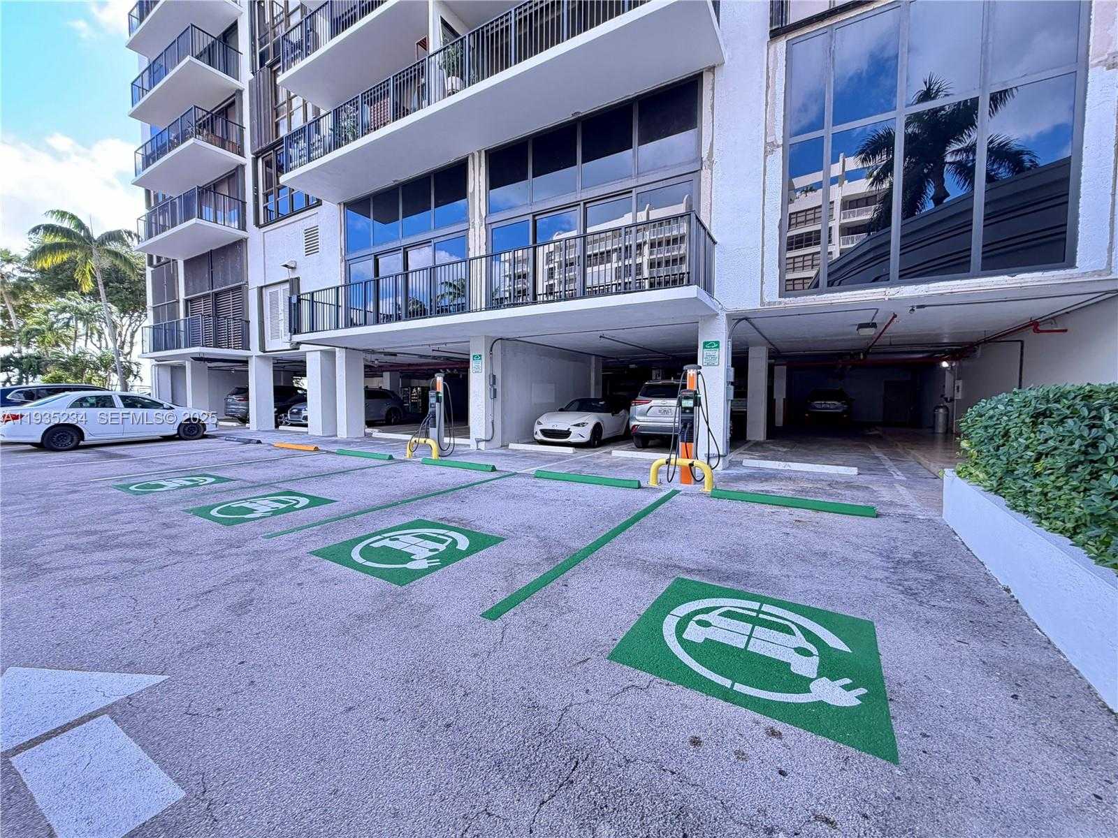 Small Image of 1450 BRICKELL BAY DR #907, Miami Number 31