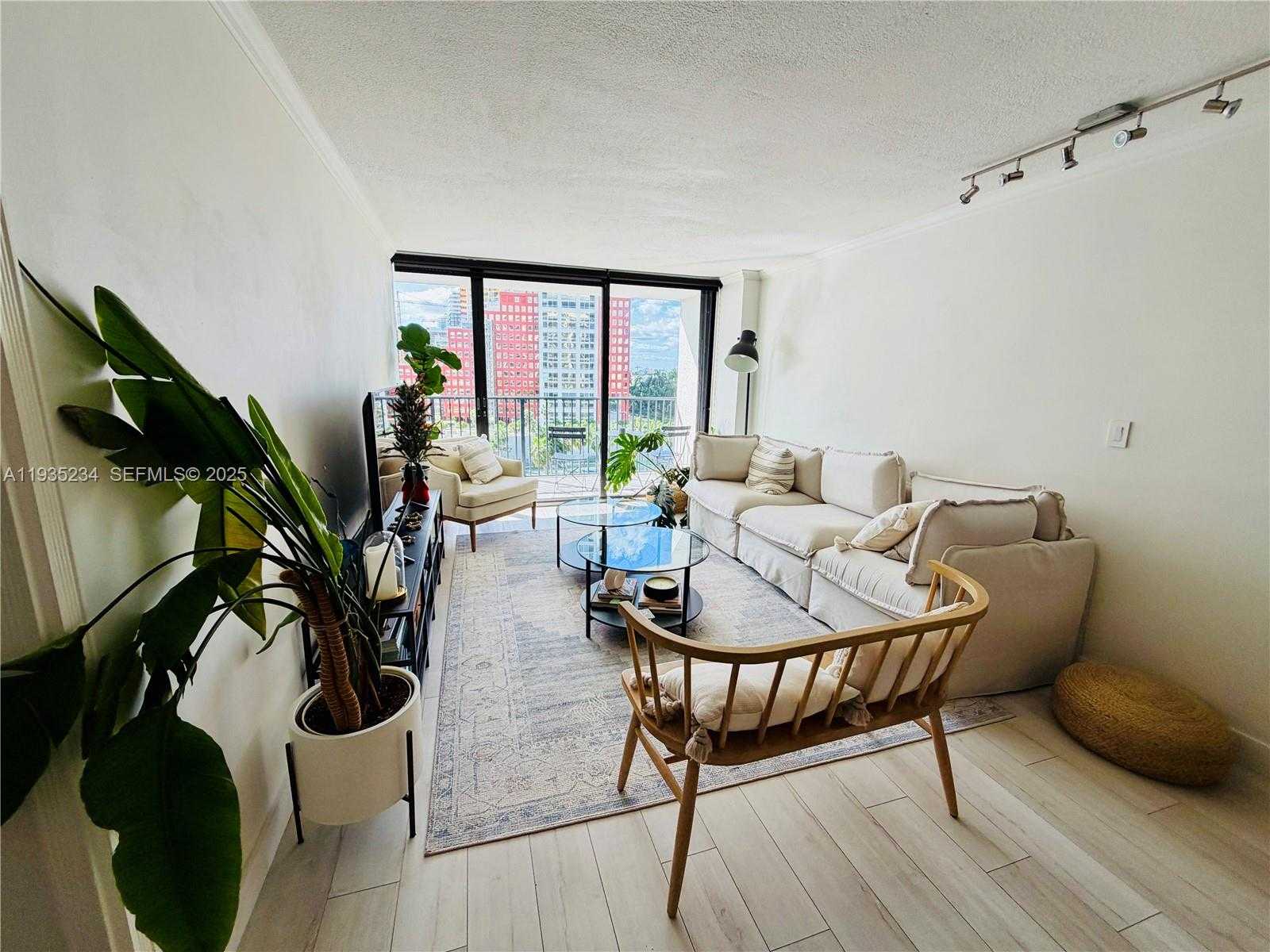 Small Image of 1450 BRICKELL BAY DR #907, Miami Number 4