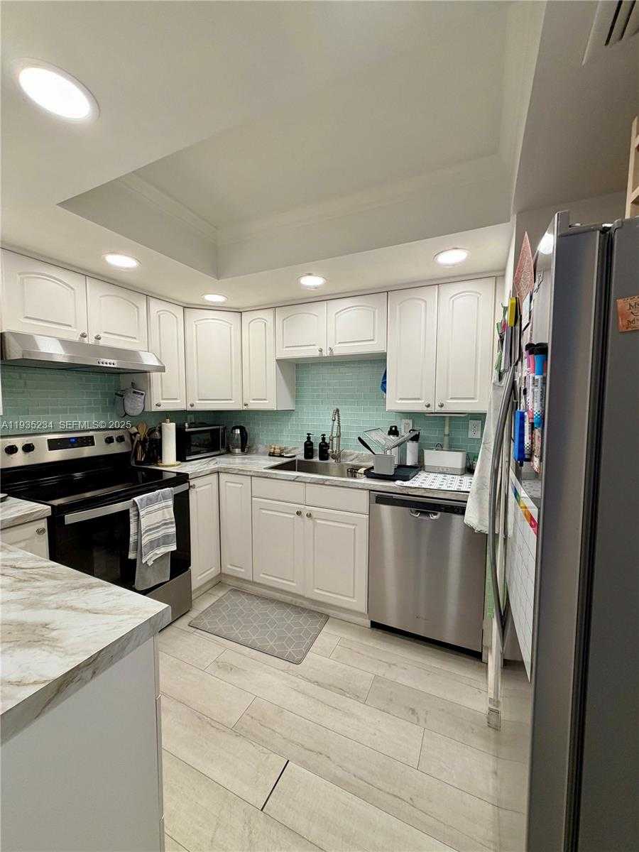 Small Image of 1450 BRICKELL BAY DR #907, Miami Number 9