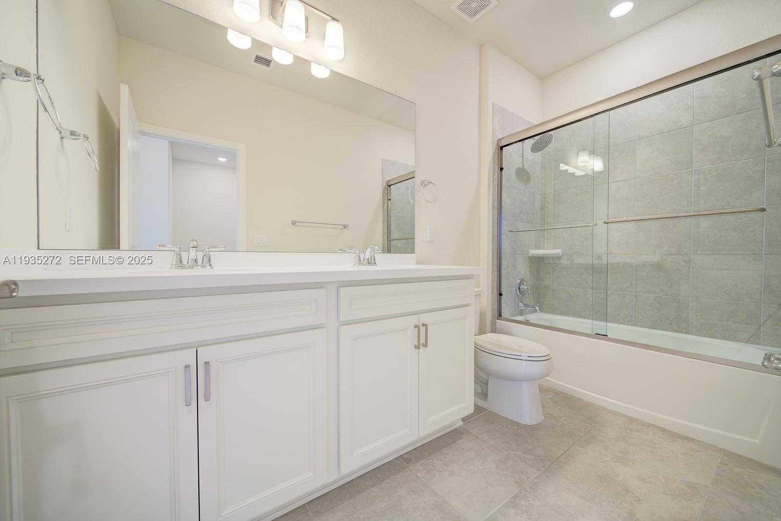 Small Image of 1023 EUCALYPTUS DR, Hollywood Number 14