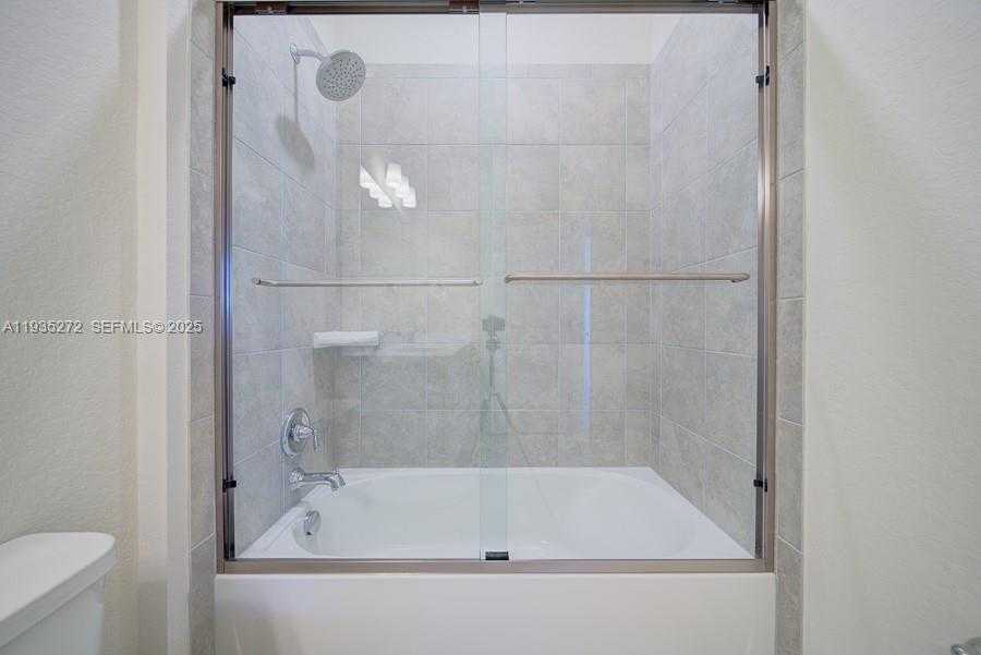 Small Image of 1023 EUCALYPTUS DR, Hollywood Number 15