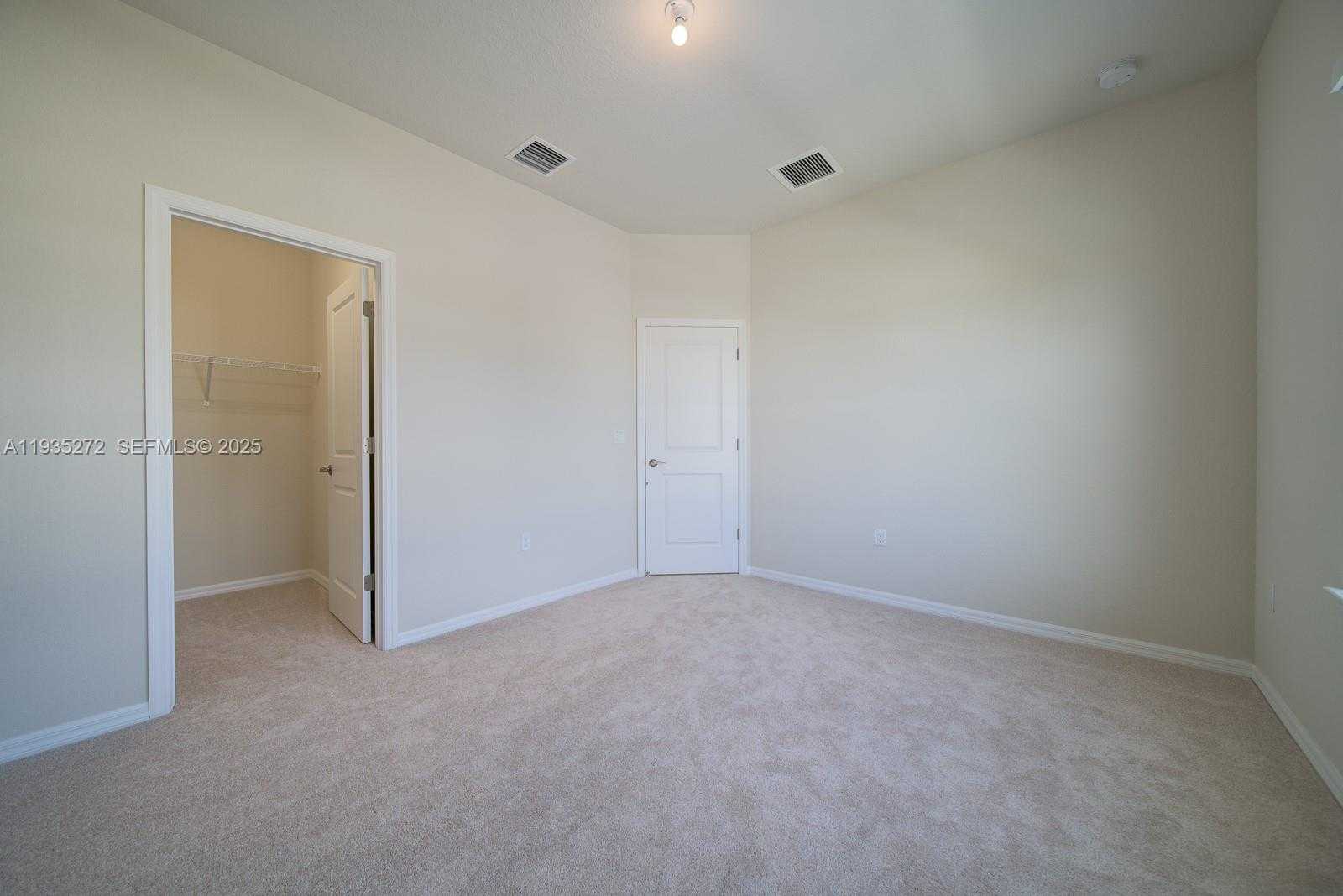 Small Image of 1023 EUCALYPTUS DR, Hollywood Number 17