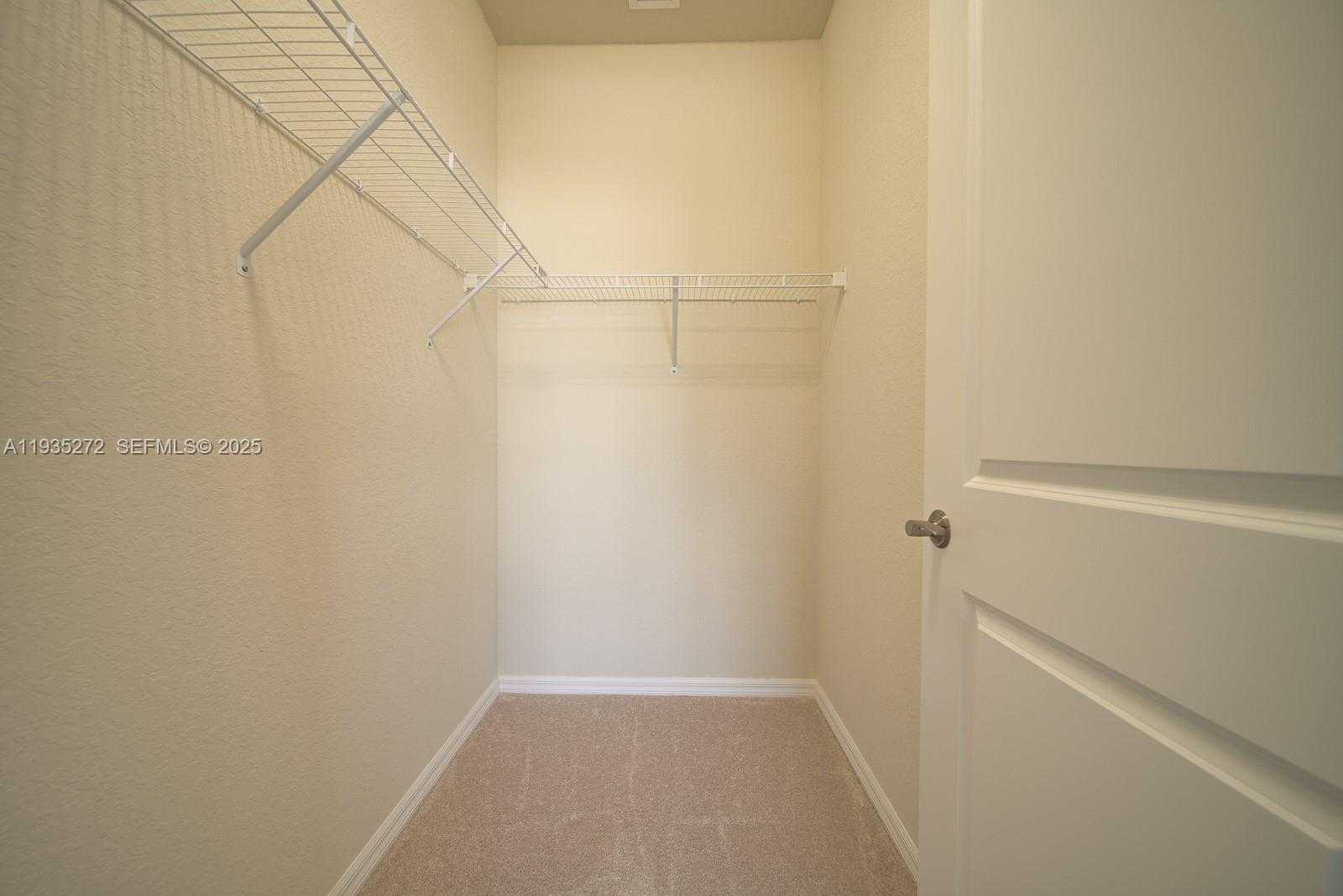 Small Image of 1023 EUCALYPTUS DR, Hollywood Number 18