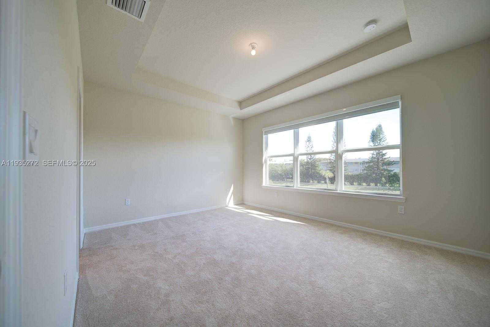 Small Image of 1023 EUCALYPTUS DR, Hollywood Number 21