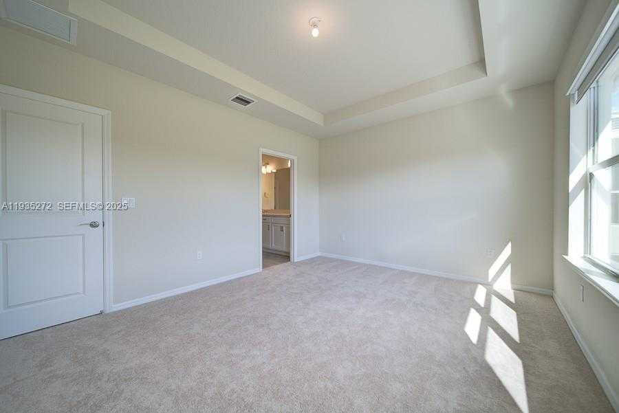 Small Image of 1023 EUCALYPTUS DR, Hollywood Number 22