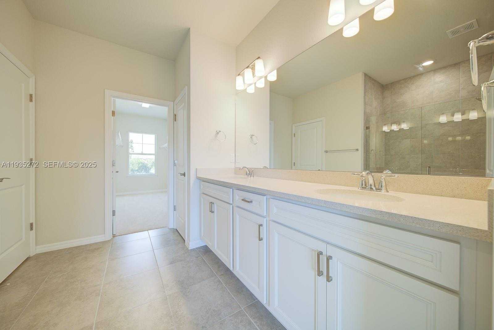 Small Image of 1023 EUCALYPTUS DR, Hollywood Number 23