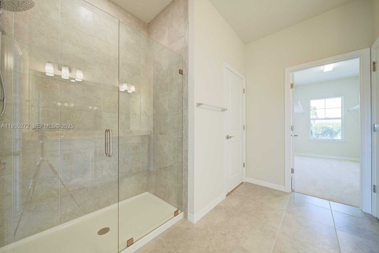 Small Image of 1023 EUCALYPTUS DR, Hollywood Number 24