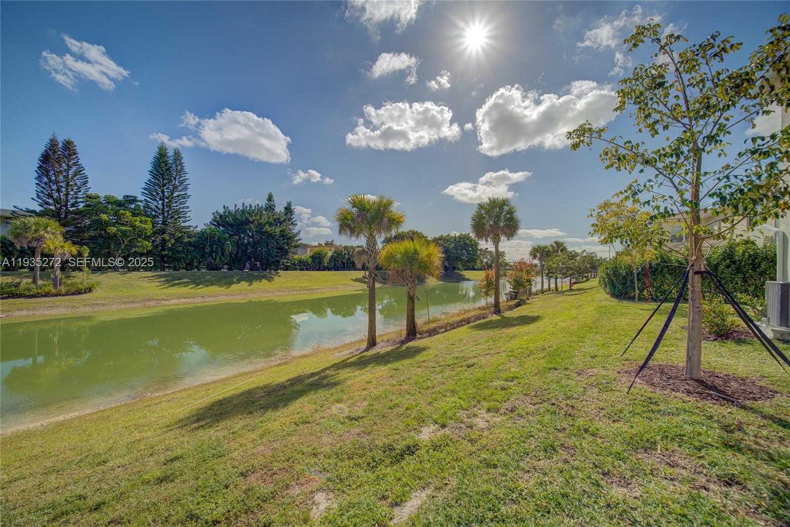 Small Image of 1023 EUCALYPTUS DR, Hollywood Number 29