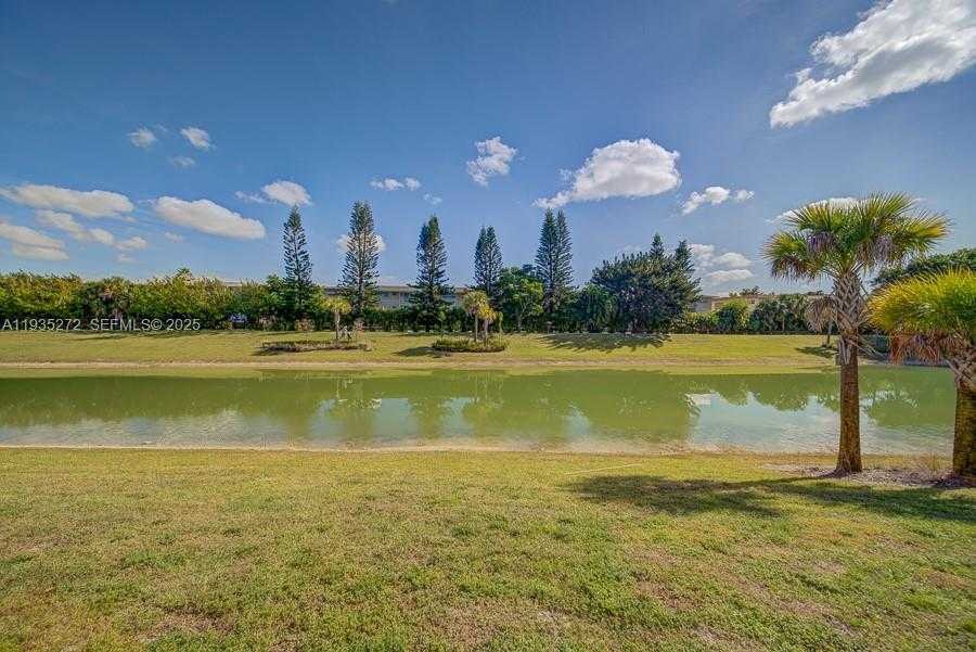 Small Image of 1023 EUCALYPTUS DR, Hollywood Number 30