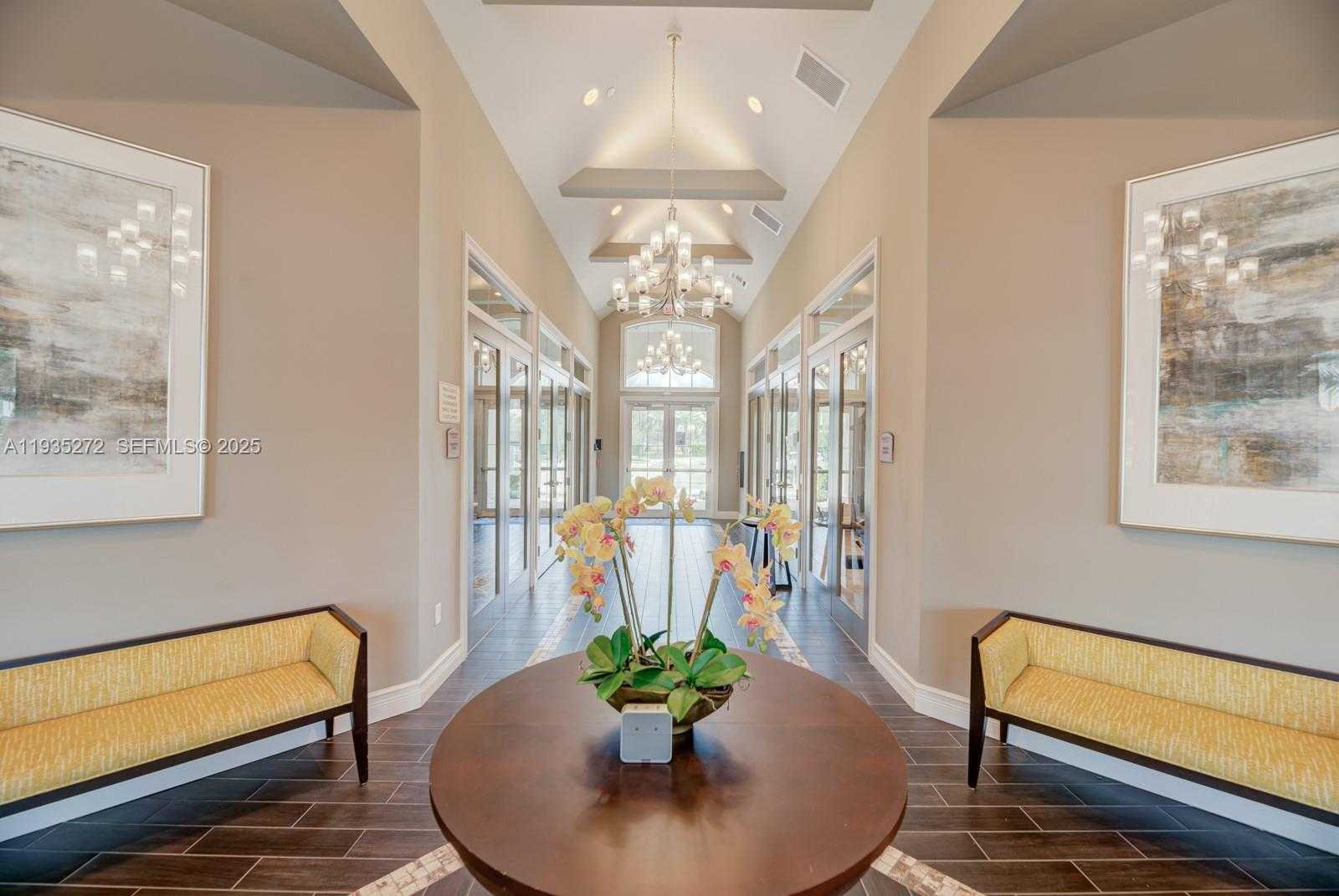 Small Image of 1023 EUCALYPTUS DR, Hollywood Number 35