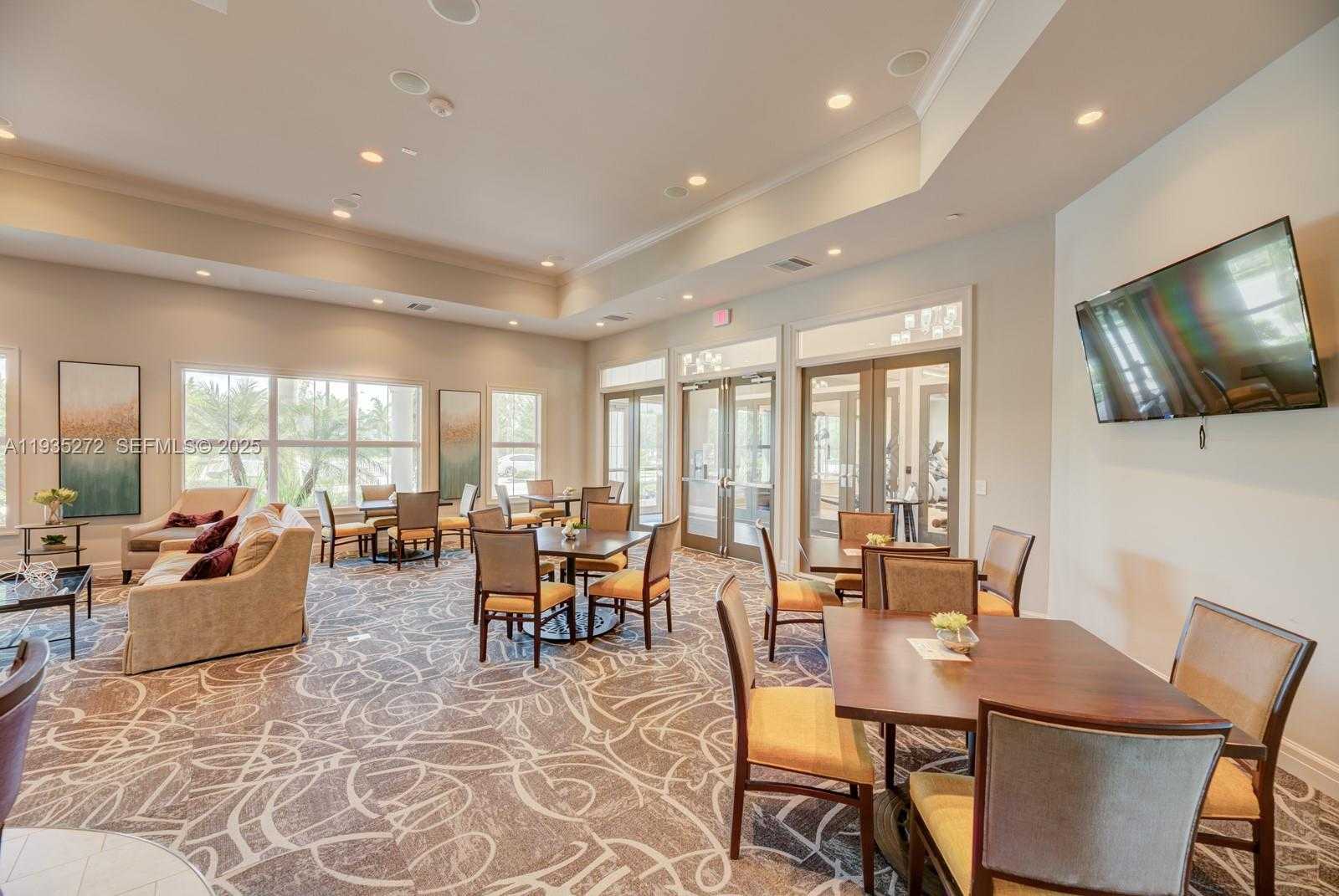 Small Image of 1023 EUCALYPTUS DR, Hollywood Number 36