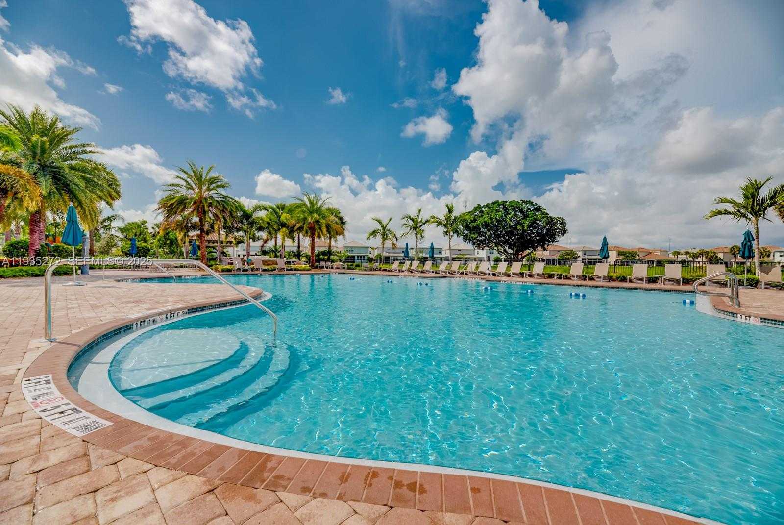 Small Image of 1023 EUCALYPTUS DR, Hollywood Number 38