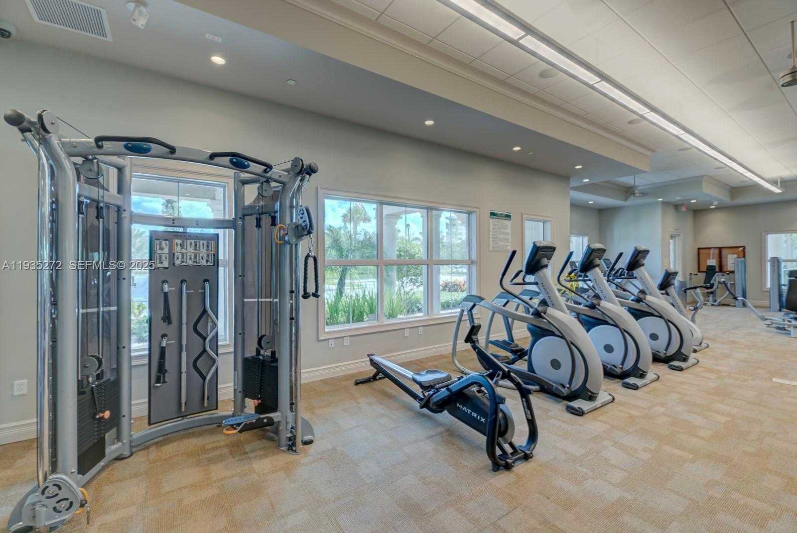 Small Image of 1023 EUCALYPTUS DR, Hollywood Number 40