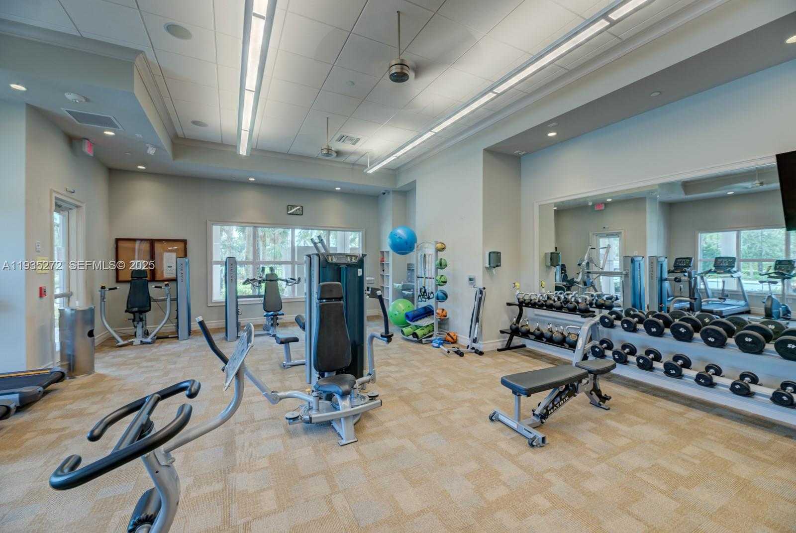 Small Image of 1023 EUCALYPTUS DR, Hollywood Number 41