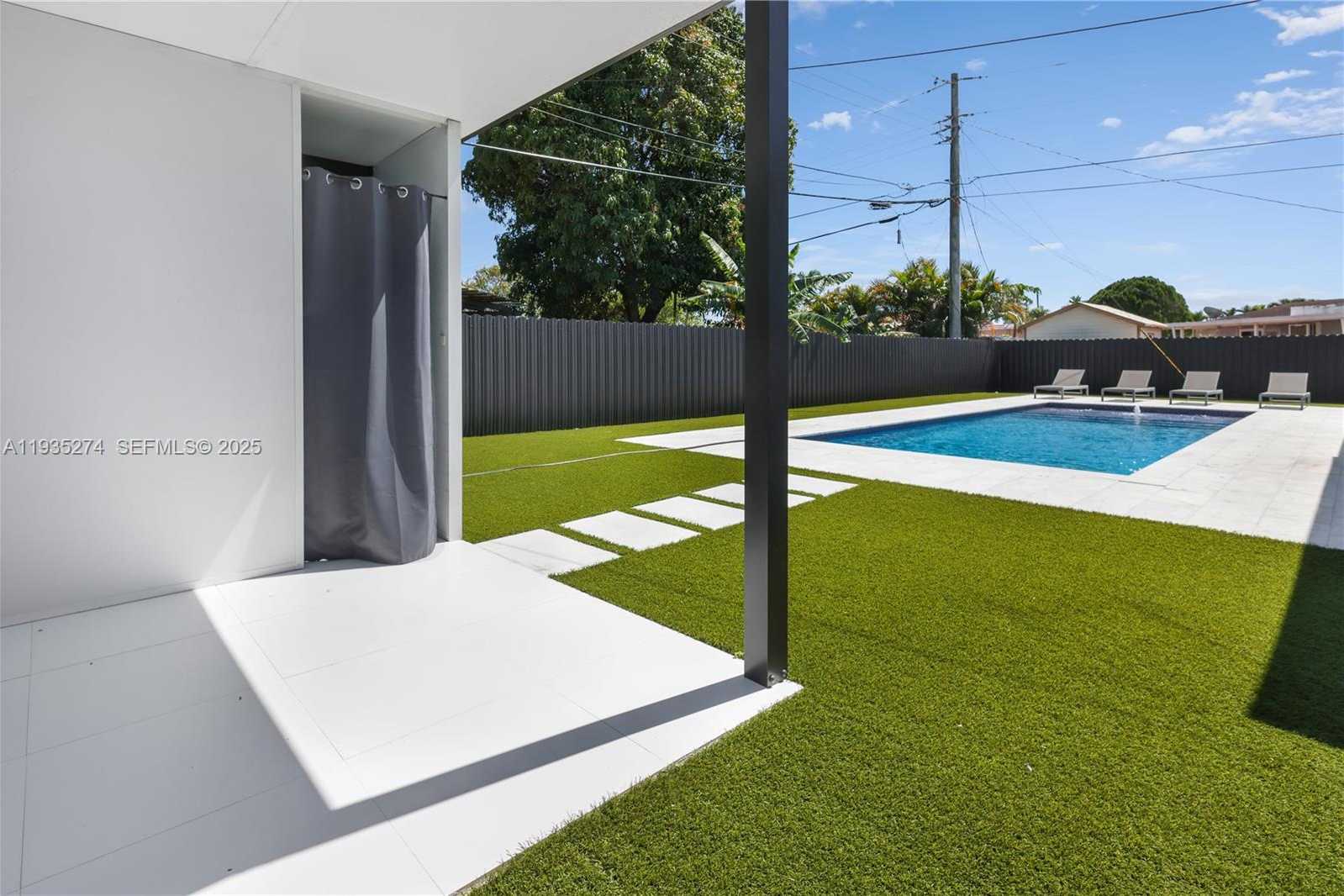 Small Image of 4165 WEST 5TH LN, Hialeah Number 23