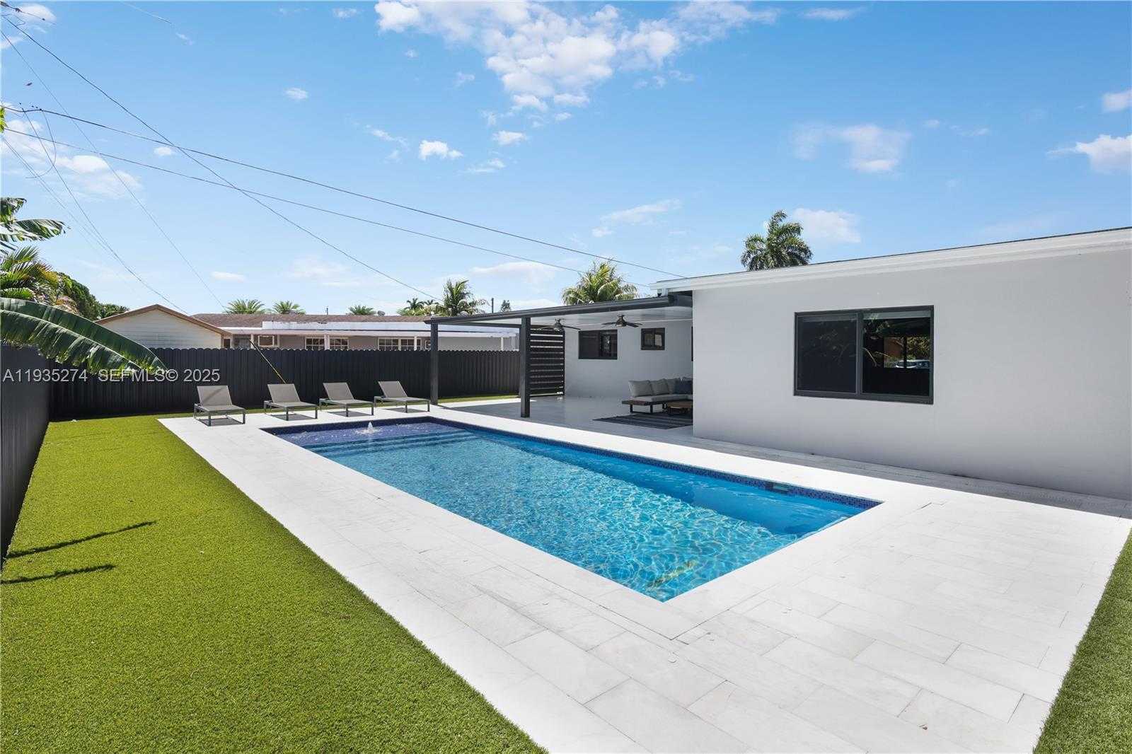 Small Image of 4165 WEST 5TH LN, Hialeah Number 24