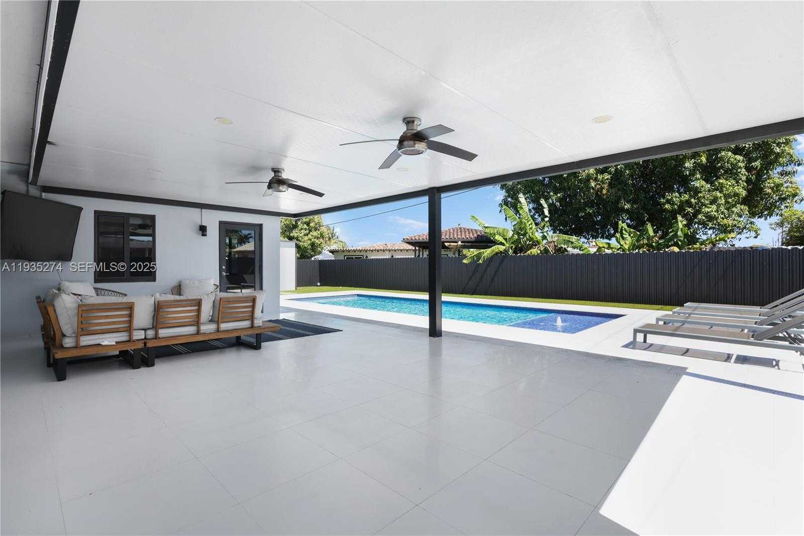 Small Image of 4165 WEST 5TH LN, Hialeah Number 26