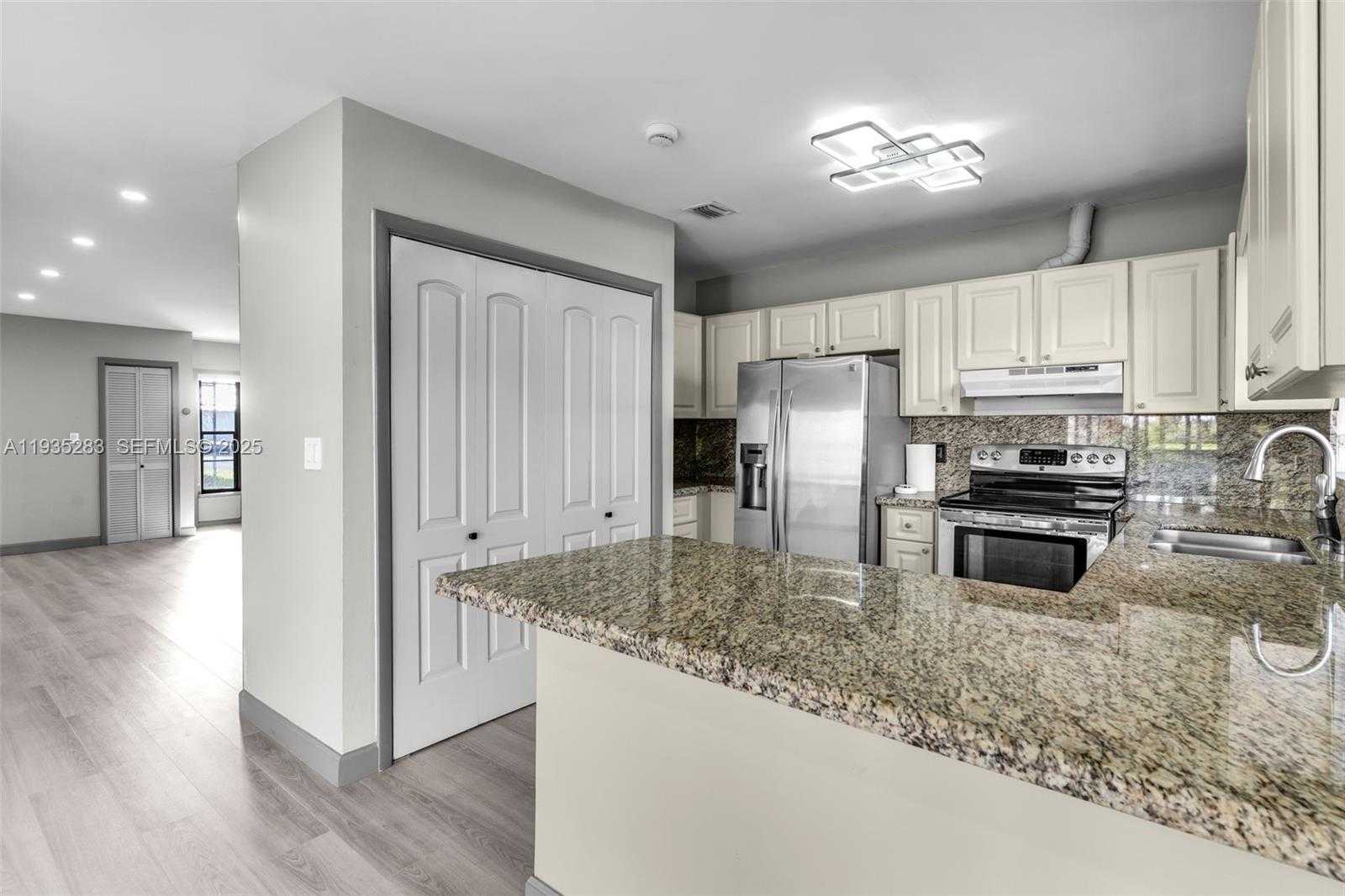 Small Image of 13755 SOUTH WEST 23RD TER, Miami Number 10