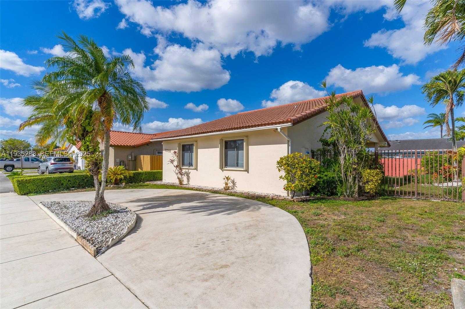 Small Image of 13755 SOUTH WEST 23RD TER, Miami Number 3