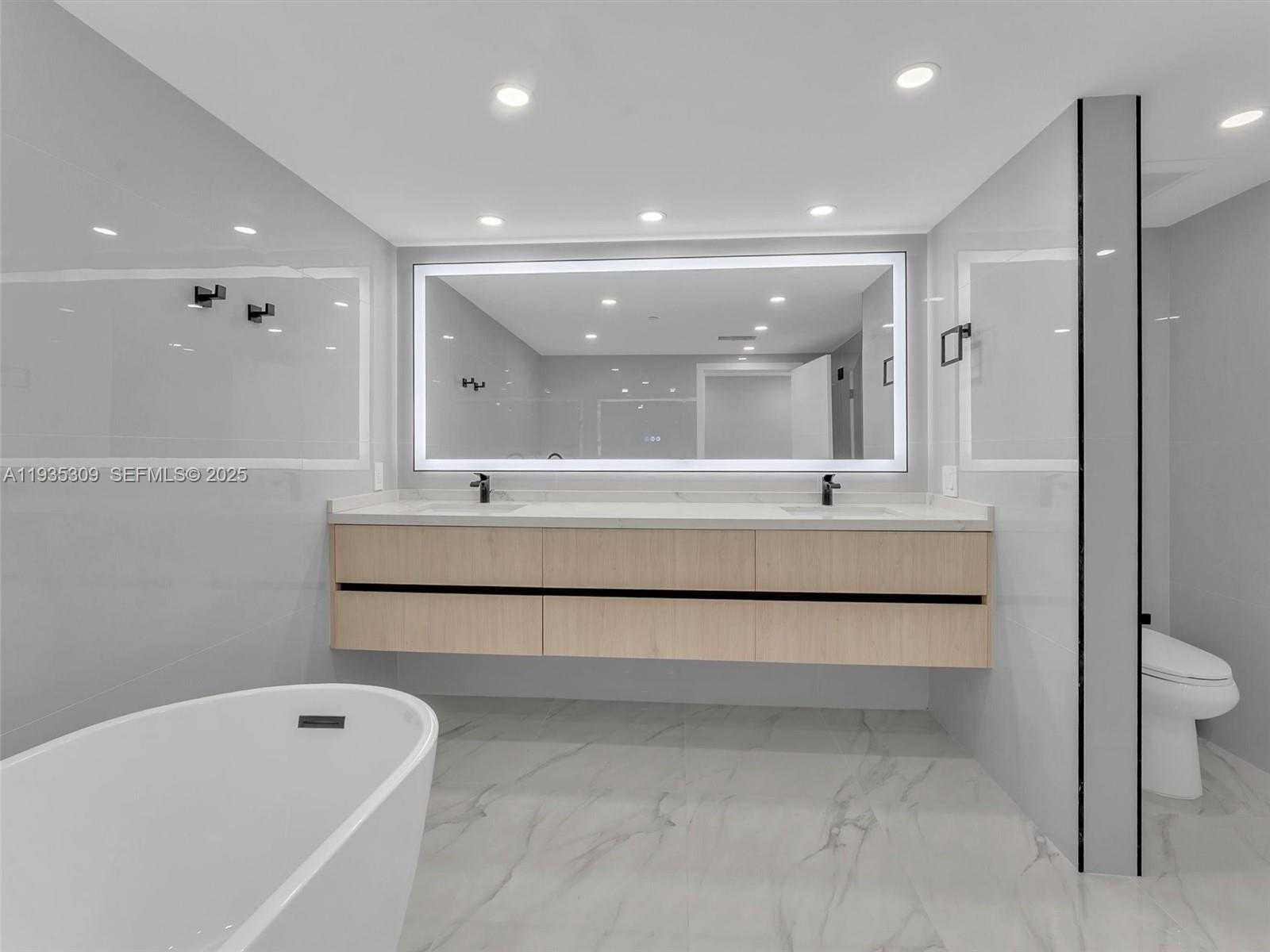 Small Image of 19707 TURNBERRY WAY #22D, Aventura Number 18