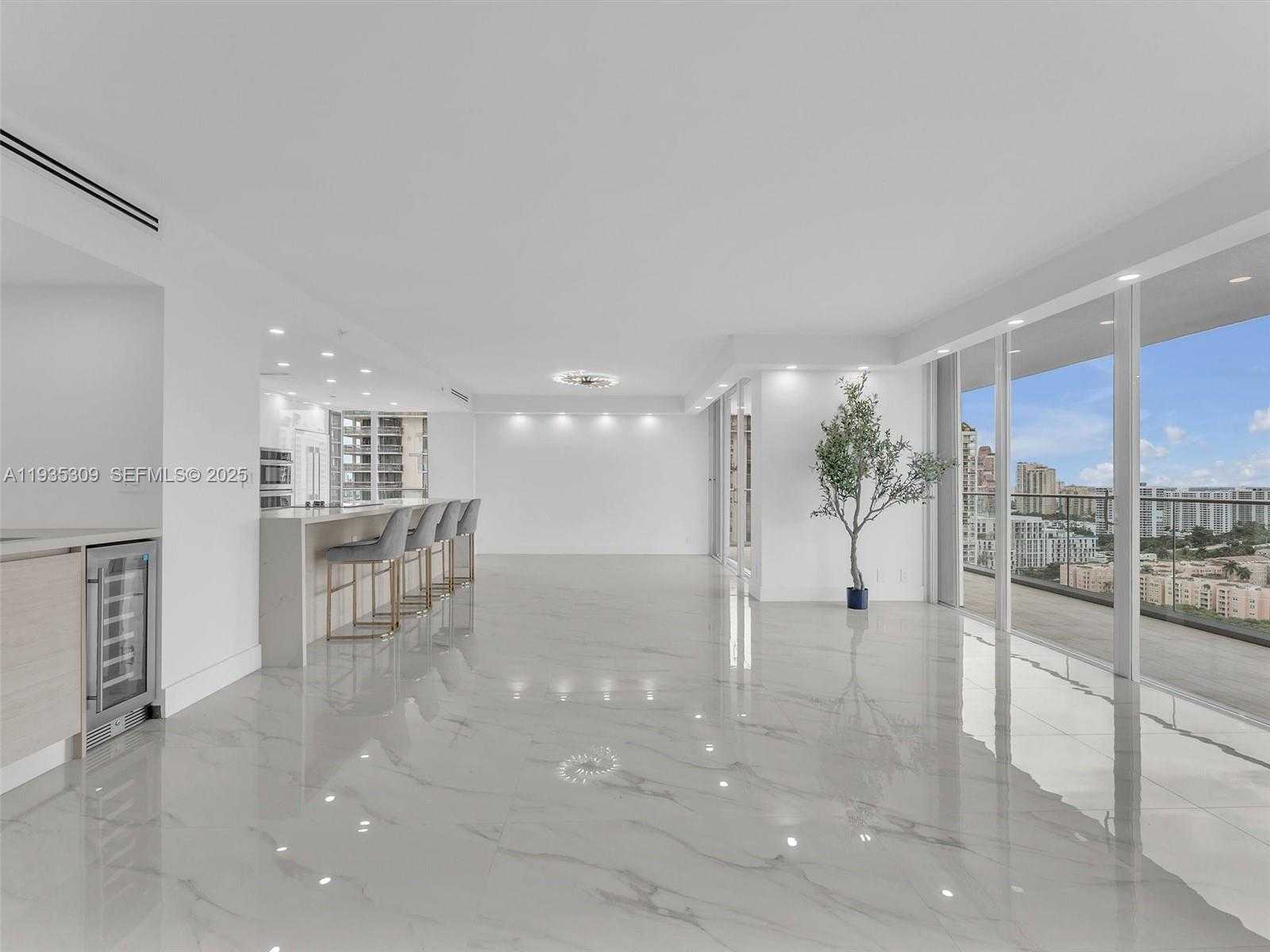 Small Image of 19707 TURNBERRY WAY #22D, Aventura Number 2