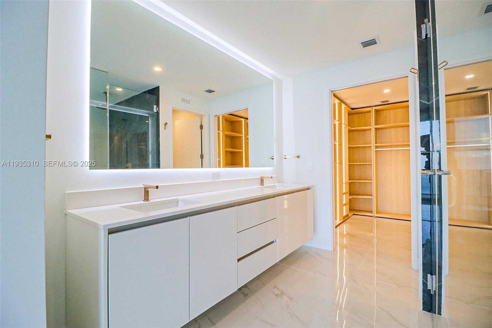 Small Image of 700 NORTH EAST 24 ST #4201, Miami Number 23