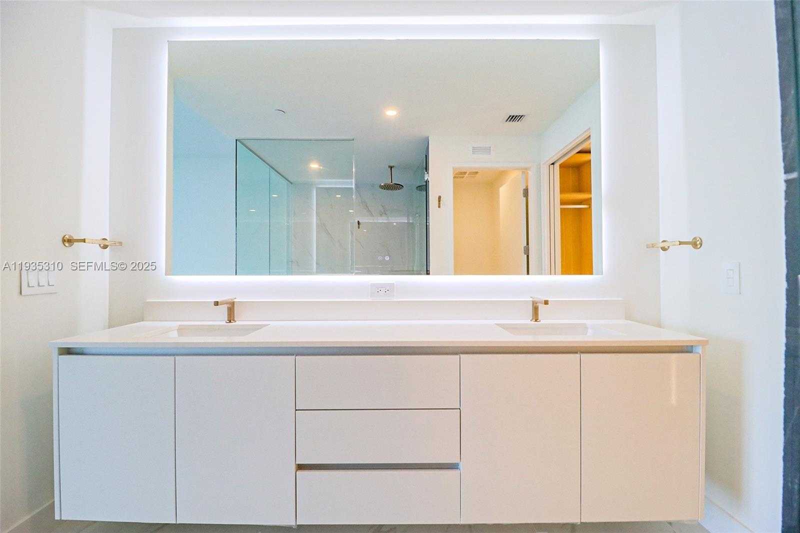 Small Image of 700 NORTH EAST 24 ST #4201, Miami Number 25