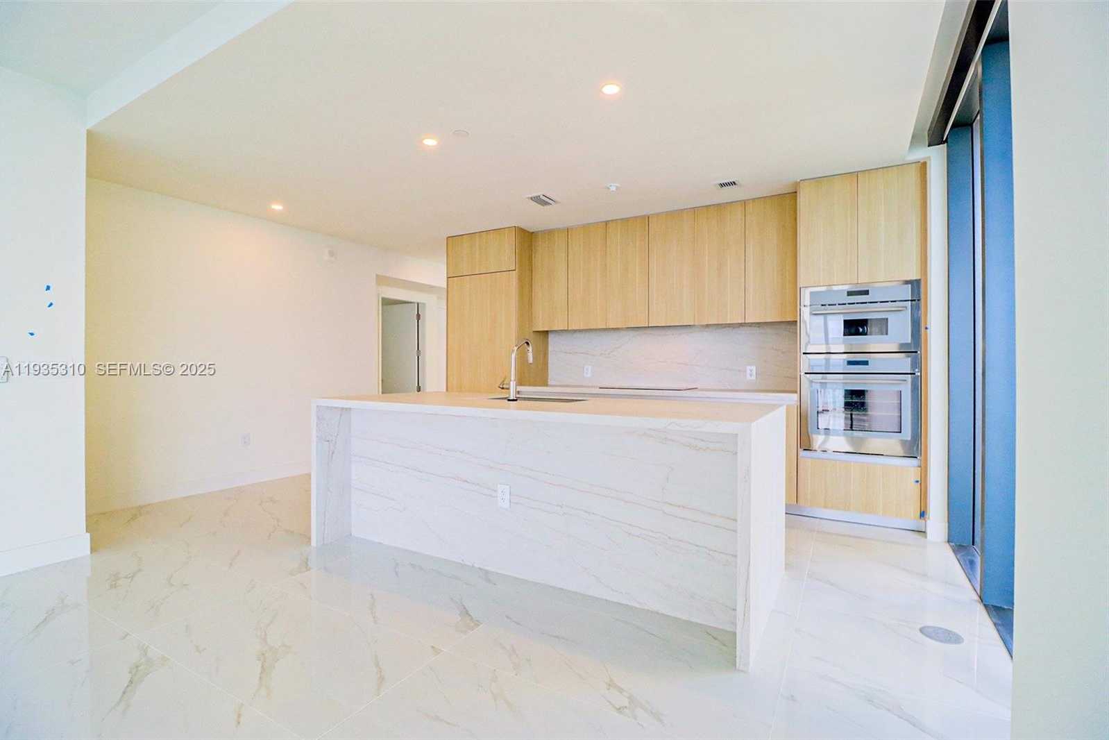 Small Image of 700 NORTH EAST 24 ST #4201, Miami Number 6