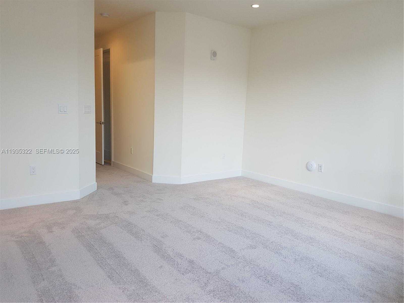 Small Image of 10245 NORTH WEST 63RD TER #209, Doral Number 14