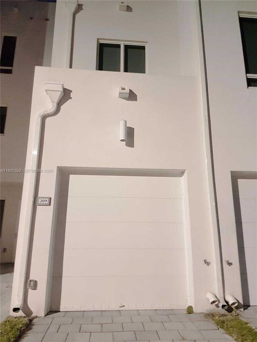 Small Image of 10245 NORTH WEST 63RD TER #209, Doral Number 29