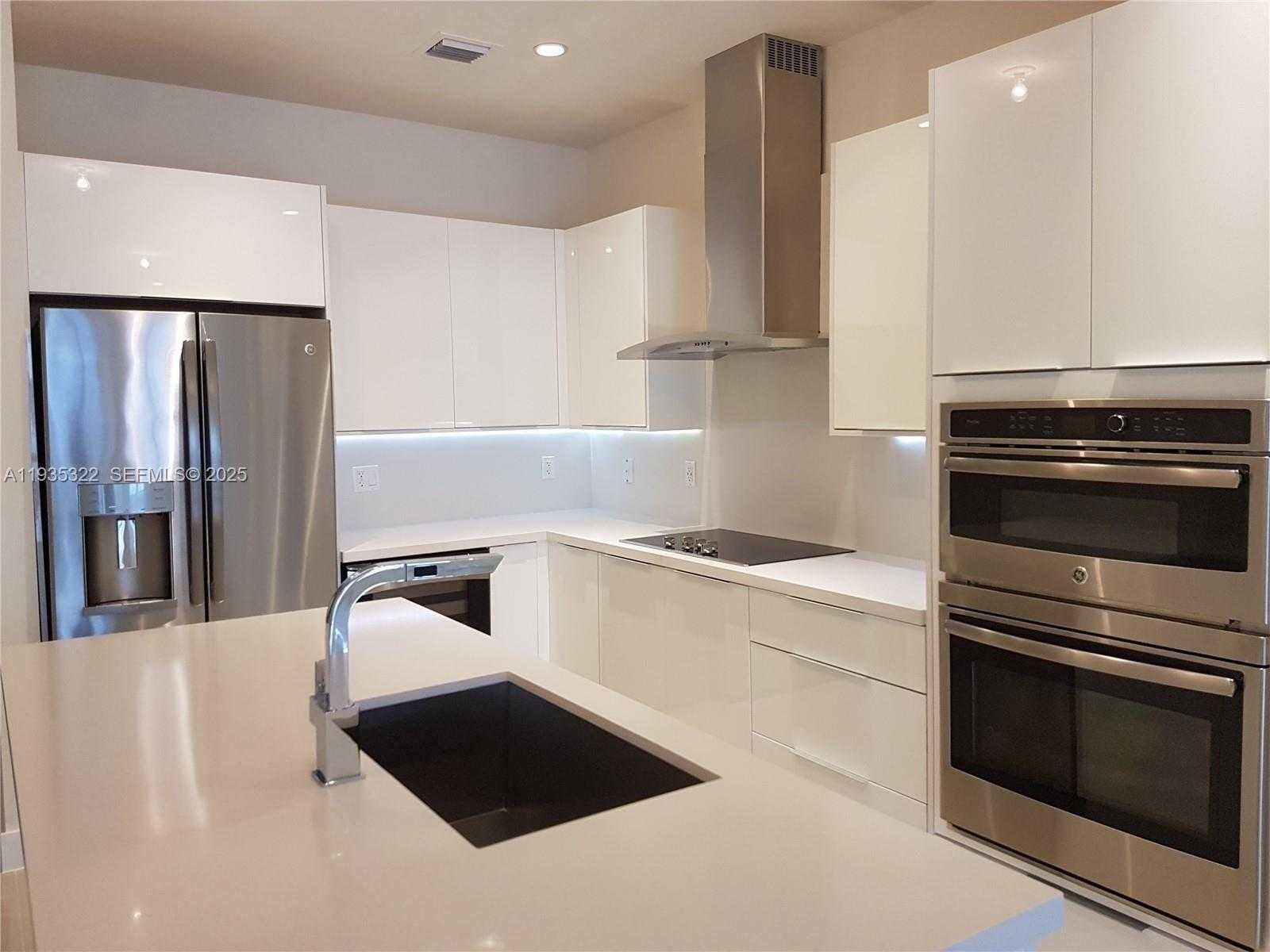 Small Image of 10245 NORTH WEST 63RD TER #209, Doral Number 3