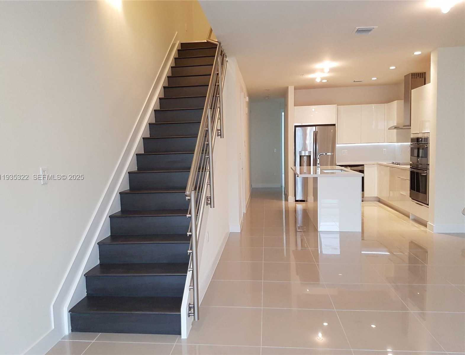 Small Image of 10245 NORTH WEST 63RD TER #209, Doral Number 4