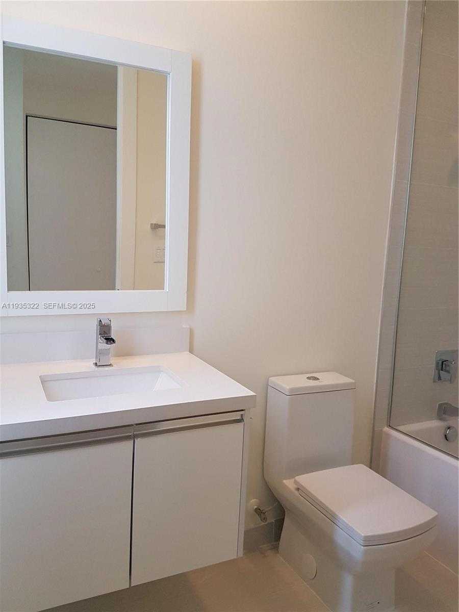 Small Image of 10245 NORTH WEST 63RD TER #209, Doral Number 5