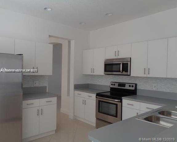 Small Image of 3013 WOODLANDS DR #3013, Margate Number 2