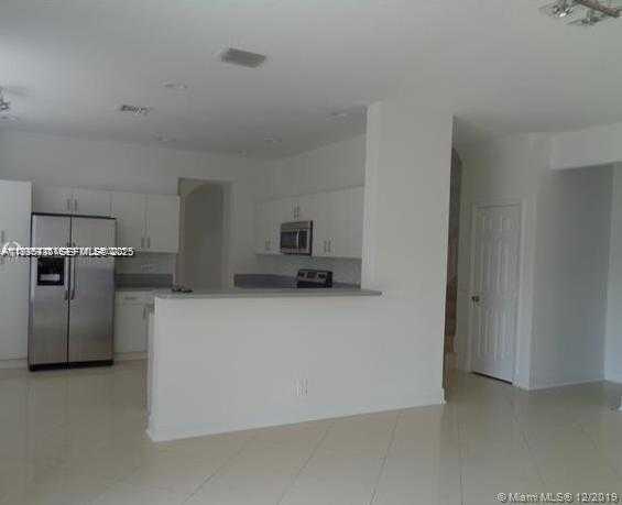 Small Image of 3013 WOODLANDS DR #3013, Margate Number 7