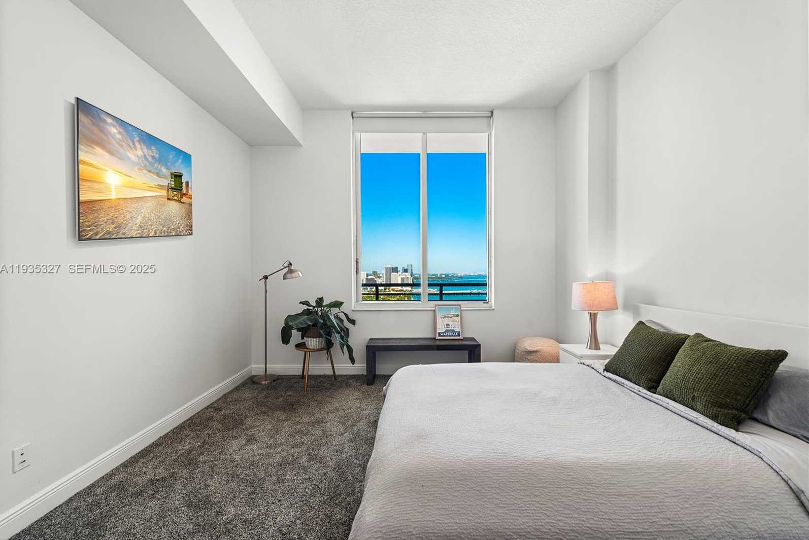 Small Image of 335 Biscayne Blvd, Miami, FL 33132, USA Number 8