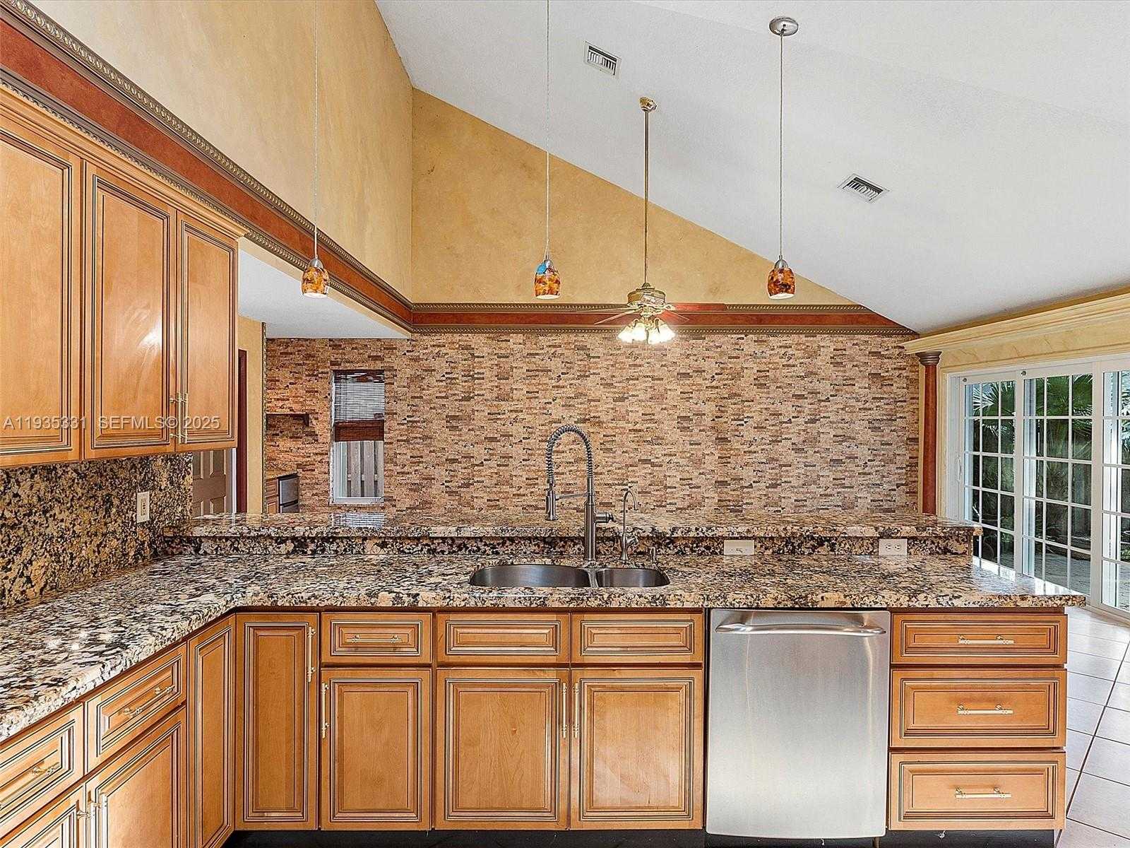 Small Image of 931 SOUTH WEST 150TH AVE, Sunrise Number 35