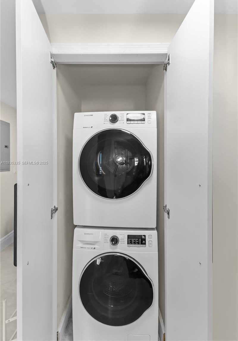 Small Image of 50 MENORES AVE #522, Coral Gables Number 9