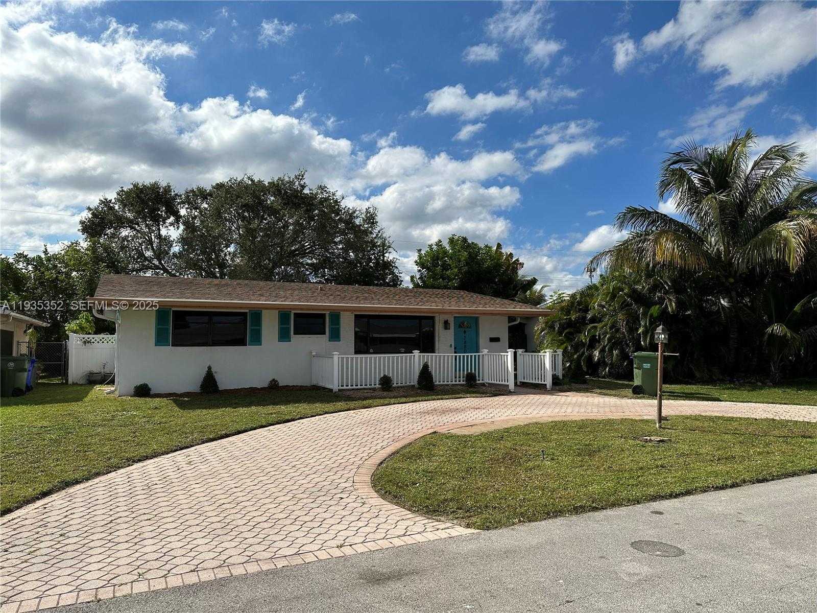 Small Image of 7880 NORTH WEST 11TH ST, Pembroke Pines Number 1