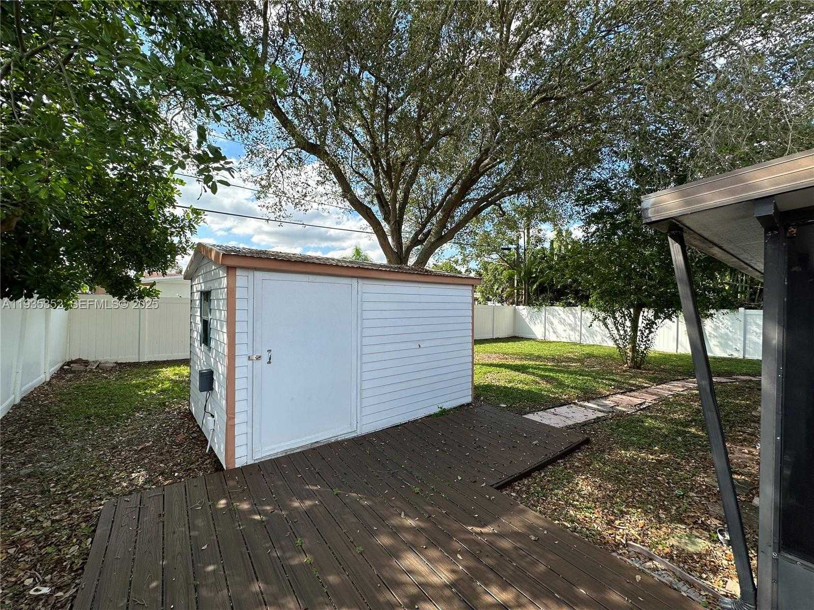 Small Image of 7880 NORTH WEST 11TH ST, Pembroke Pines Number 15