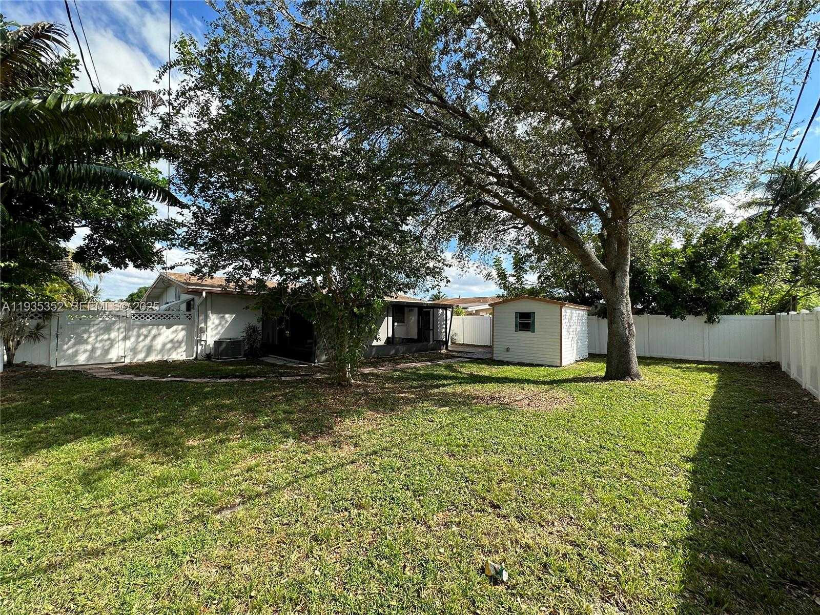 Small Image of 7880 NORTH WEST 11TH ST, Pembroke Pines Number 16