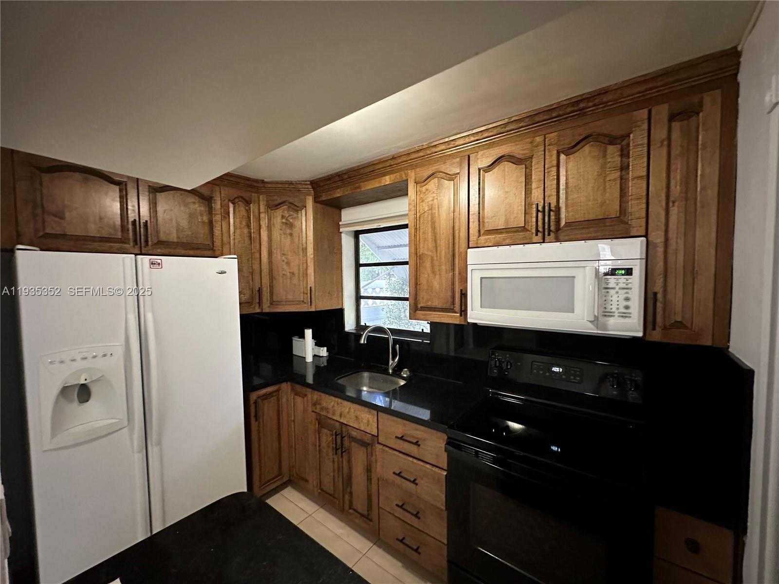 Small Image of 7880 NORTH WEST 11TH ST, Pembroke Pines Number 4